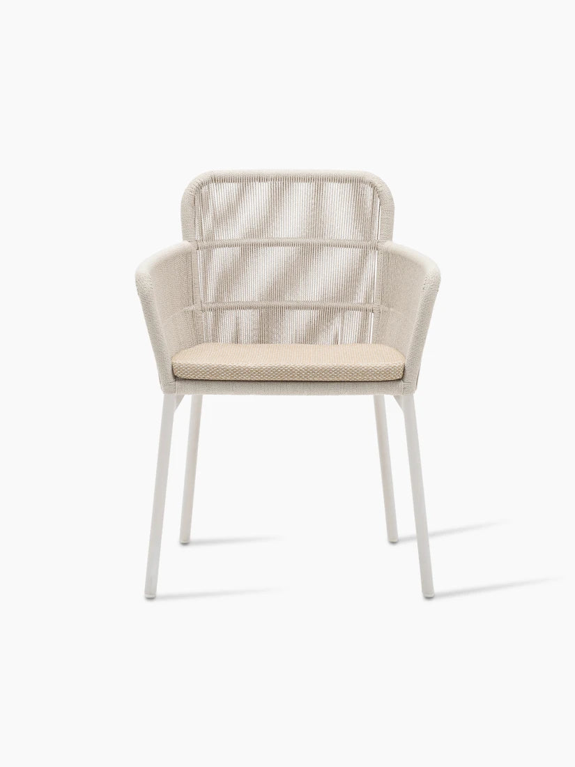 Vincent Sheppard AKARI Gartenstuhl mit Armlehnen in Dune White und Flax