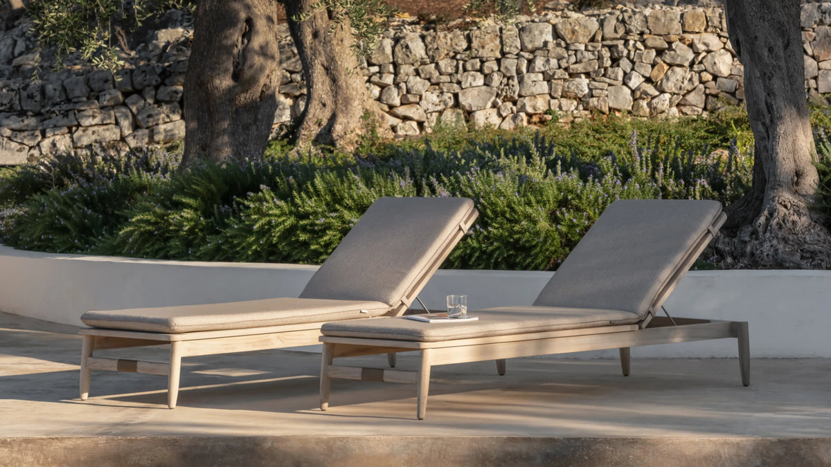 Vincent Sheppard DAVID Sonnenliege mit Savane Coconut Kissen im Garten