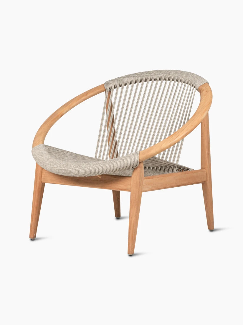 Vincent Sheppard FRIDA Gartensessel Detail mit straff gespanntem Outdoor-Seil in der Farbe Dune White.