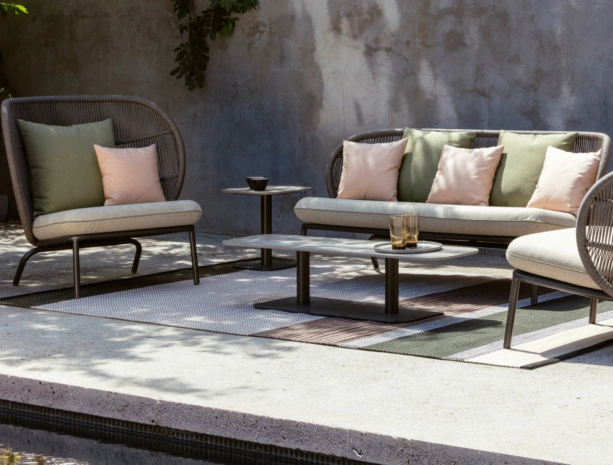 Vincent Sheppard KODO COCOON Gartensessel mit Kissenset im Outdoor-Loungebereich