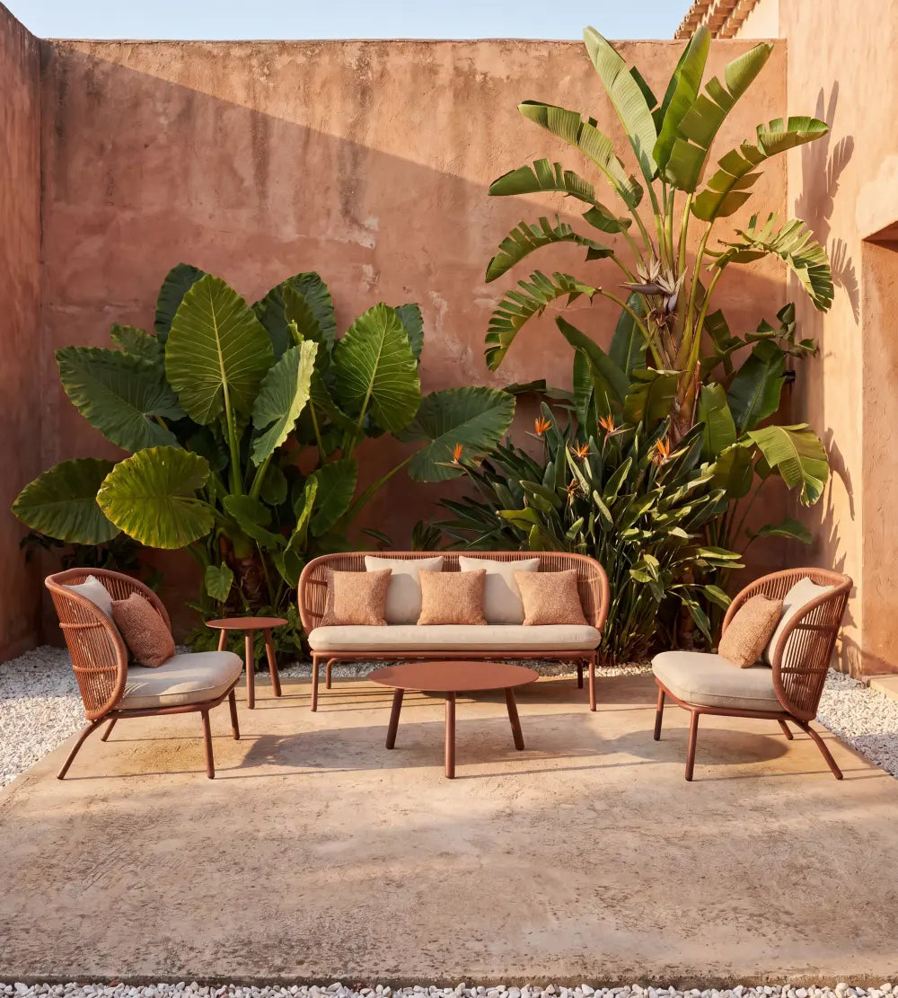 Vincent Sheppard KODO Gartensofa mit Sitz- und Dekokissen im Outdoor-Loungebereich