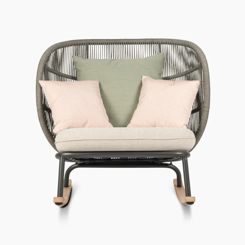Vincent Sheppard KODO Schaukelstuhl in Fossil Grey mit Sitz- und Dekokissen