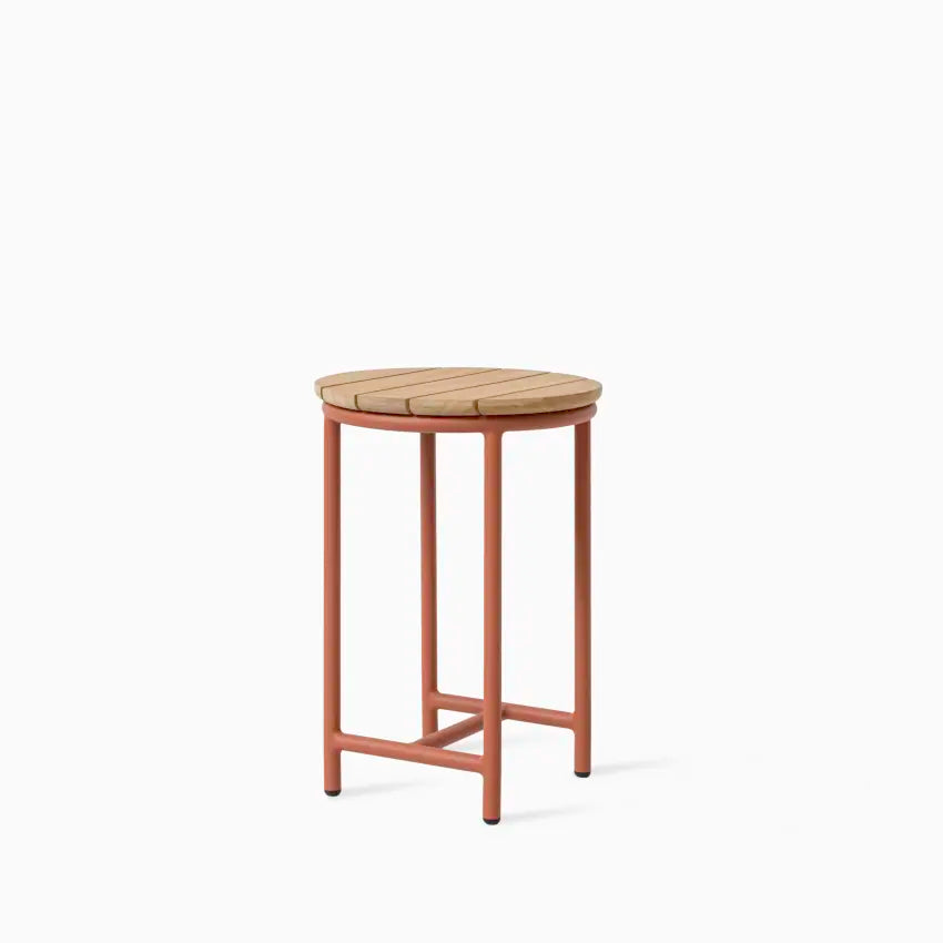 Vincent Sheppard WICKED Beistelltisch rund in Terracotta mit Platte aus naturbelassenem Teakholz