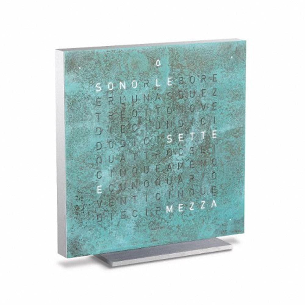 Orologio da tavolo QLOCKTWO EARTH 13.5 Vintage Copper – vista laterale con superficie in rame invecchiato