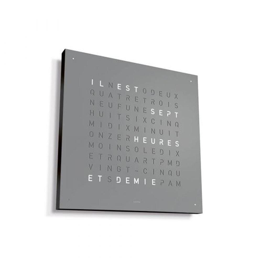 QLOCKTWO EARTH 45 Grey Pepper – vue latérale avec boîtier noir et façade en acier gris poivre